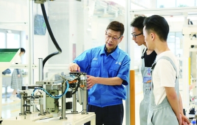 弘扬三种精神，铸就工匠之魂 上海第二工业大学打造全方位一体化劳模育人体系与杰出职业技能培训