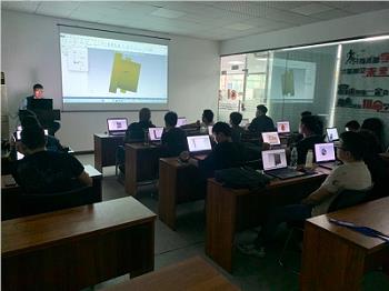 东莞斯耐克数控技术培训学校 职业技能培训的新标杆